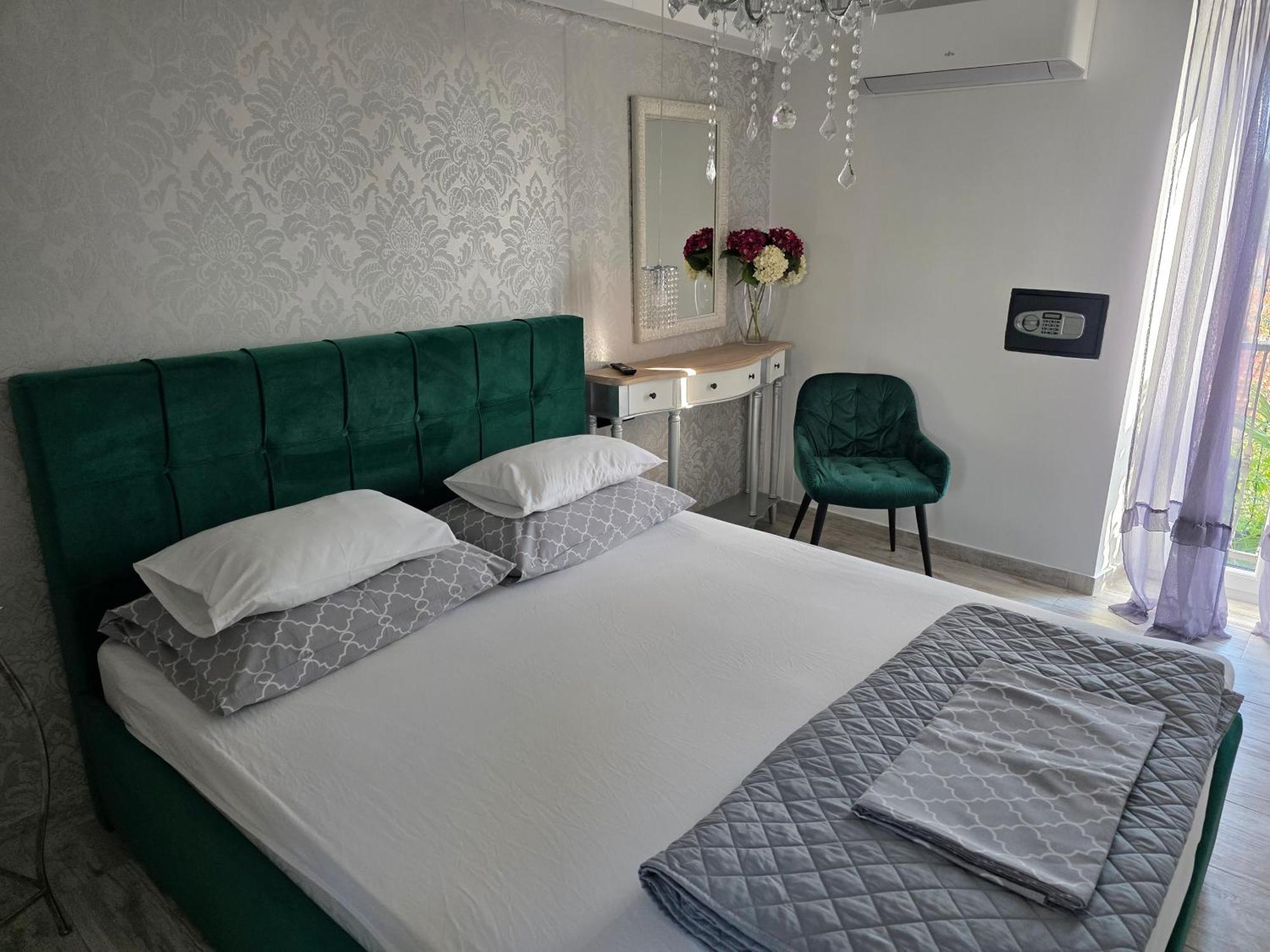 Castel Apartment Mali Losinj Exterior photo