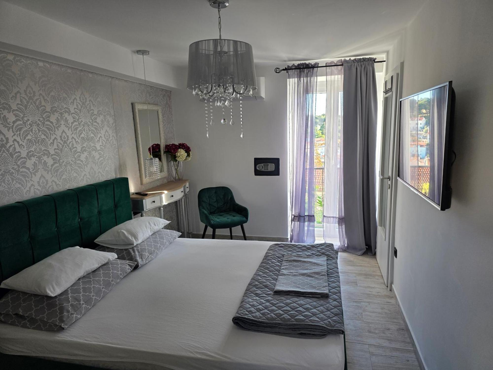 Castel Apartment Mali Losinj Exterior photo
